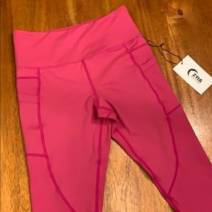ZYIA Fuschia Light n Tight Hi-Rise Pocket Capri